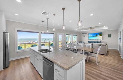 Crystal Beach House | Blue Anchor- 5 bedroom, 3 bath home, sleeps 16