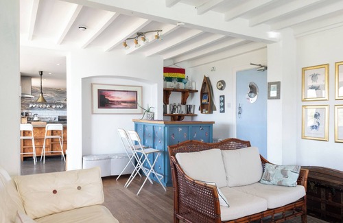 Trenance Cottage | BLUE BAY BEACH HOUSE, pet friendly, with hot tub in Mawgan Porth
