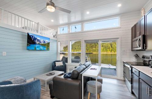 Russell Springs House | Blue Bayou - Floating House on Lake Cumberland