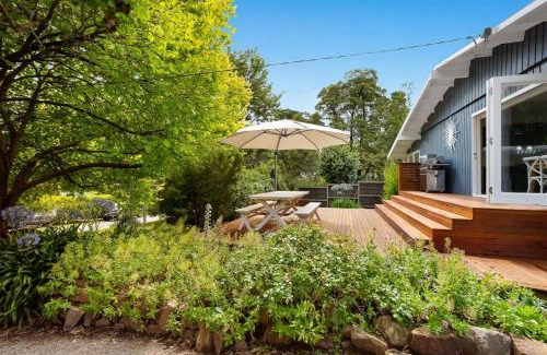 Shoreham House | Blue Beachside - Luxe, Pet Friendly, Walk to Beach