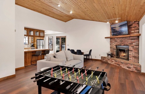 Big Bear City Cabin | Blue Bear Lodge Big Bear- Spacious Single-Level Family Retreat