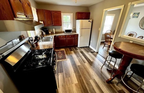 Wheeler House | Blue Birdhouse - No Cleaning Fee - Pet Friendly - Dunes National Park