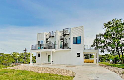 Foster Heights Apartment | Blue Blossom