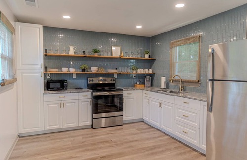 Covington House | Blue Bungalow w/Free Golf Cart