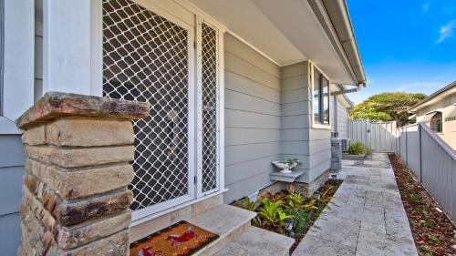 Ettalong Beach House | Blue Coast Bliss - Pet Friendly