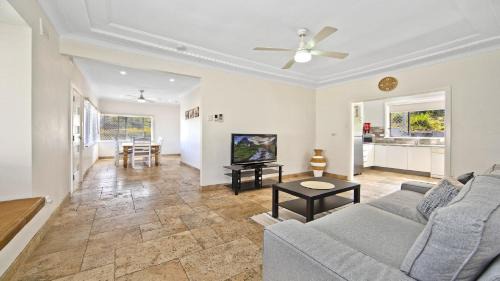 Ettalong Beach House | Blue Coast Bliss - Pet Friendly
