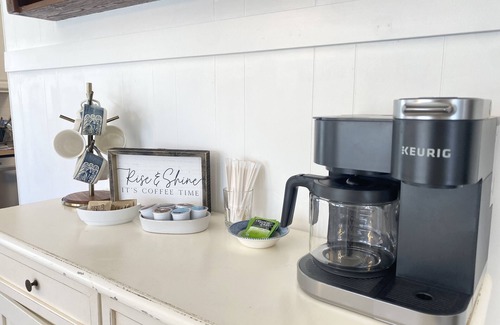 Williams Bay House | Blue Cottage in the Bay - walk to beach and shops