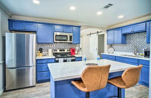 Highlands - Perkins House | Blue Cottage in the Bayou with Private Yard!