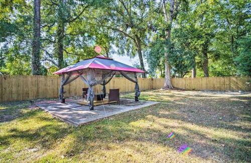 Highlands - Perkins House | Blue Cottage in the Bayou with Private Yard!