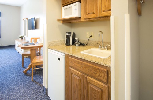 Shipshewana Hotel | Blue Gate Garden Inn