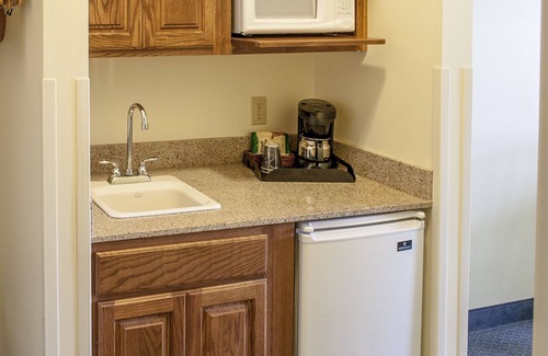 Shipshewana Hotel | Blue Gate Garden Inn