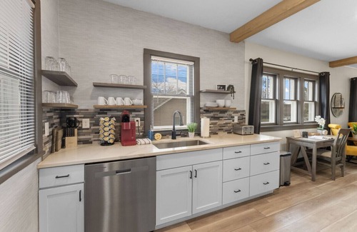 Sioux Falls House | Blue Haven | 2 bed 1 bath | Newly Remodeled