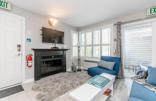 Craigleith Apartment | Blue Heart Mountain Studio Dream Walk to slopes, tennis
