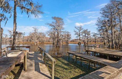 Uncertain House | Blue Heron Lakefront, Caddo Lake, Kayaks & Canoes
