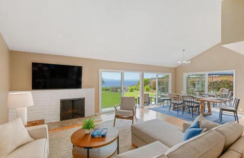 The Mesa Villa | Blue Horizon by Paradise Retreats