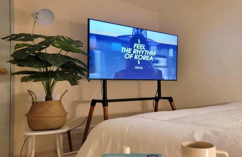 Seocho-gu Villa | Blue house Gangnam #cozy#Airporttransport#Sights#Tourist Spot 7minutes ,강남 블루하우스 도보 1분