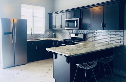 Estate Saint George Apartment | Blue House West at the Botanical Gardens