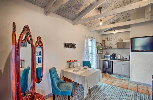 Pittsburg Apartment | Blue Jay Cottage' - Pittsburg Studio on Winery!
