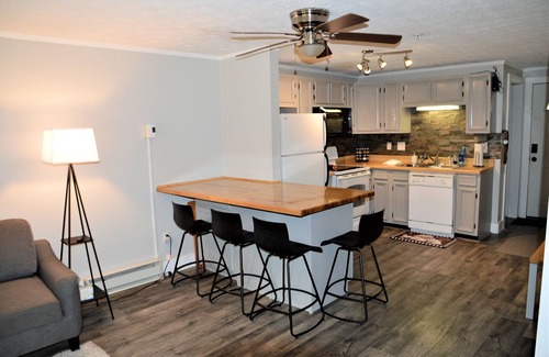 Claysburg Condo | Blue Knob! Get-Away Chalet: King bed/2BR/2BA Hot tub/Pool/Sauna/Golf/Bike/AC