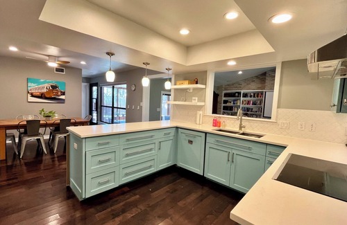 Austin House | Blue Lagoon: 5 BR- Large Pool- Screened Porch- Location - Monthly Rental