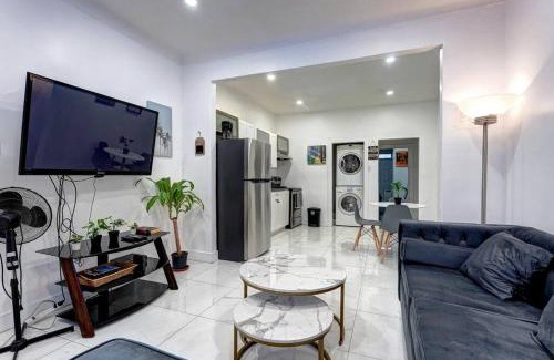 De Lorimier Apartment | Blue Lounge - Downtown - Lafontaine Park