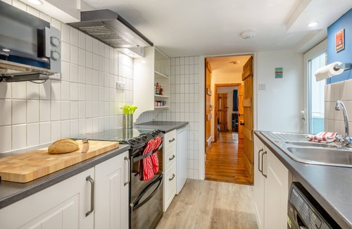 Kessingland House | Blue Moon Cottage - Three Bedroom House, Sleeps 6