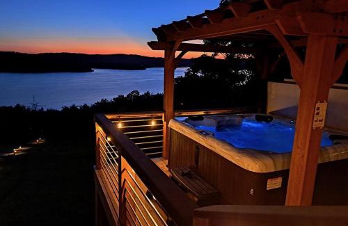 Blue Eye House | Blue Moon Cottage