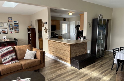 Aquashicola House | Blue Mountain Vacation Home Palmerton PA 47 Acres Hiking Trails Pickleball Court