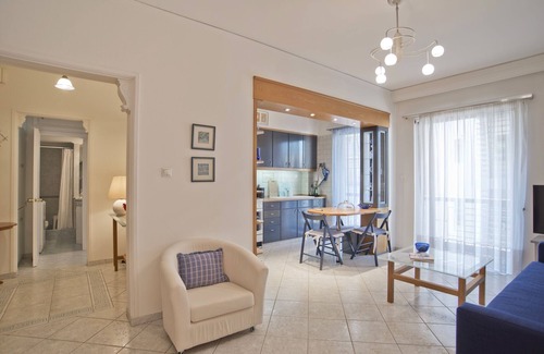 Dafni Apartment | Blue Nest Elegant Reno Fully Equipt Apt near Metro