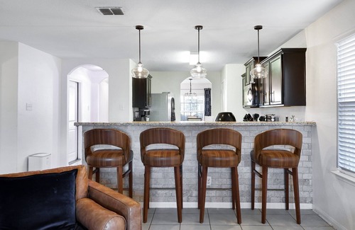 Medina Valley House | Blue Note - A Birdy Vacation Rental