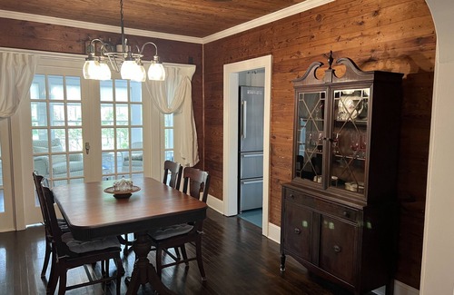 Lufkin House | Blue Oak Haven in the heart of Lufkin, TX is stylish, updated, and roomy.