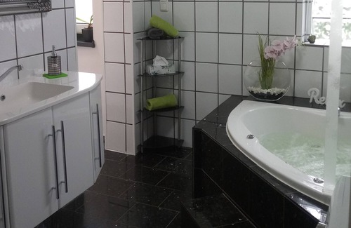 Germersheim Apartment | Blue Oasis apartment, live - dream - feel good with massage chair & Netflix