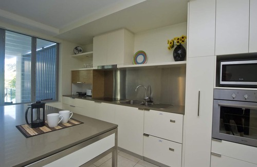 Nelly Bay Apartment | Blue on Blue Apartment 921