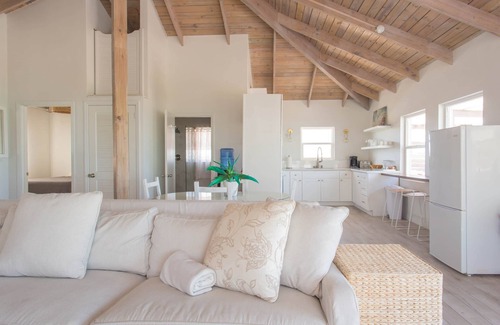 William's Town House | Blue Point Cottage, Blue Point Cottage - cozy home for families & couples - oceanfront w/hot tub!