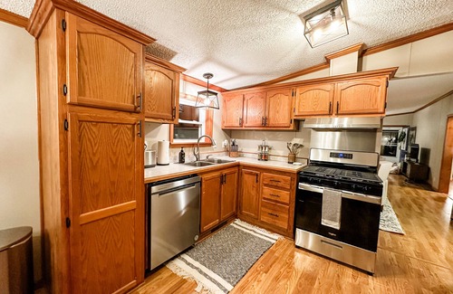 Farwell House | Blue Ribbon Cabin-Pet Friendly!