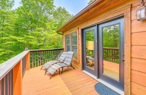 Vesta House | Blue Ridge Mtns Retreat with Views, 1 Mi to Parkway!