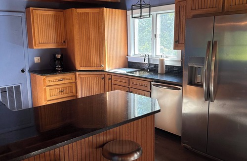 Chittenden House | Blue Ridge Retreat-NEW Hot tub/Mountain Top Inn/Killington/VAST