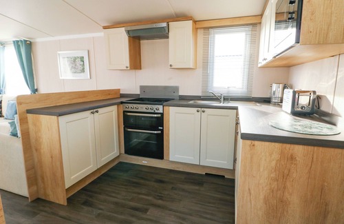 Dinas Cottage | Blue Skies