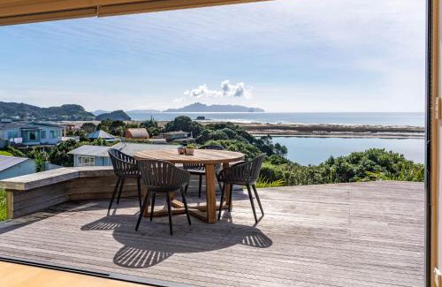 Mangawhai Heads House | Blue Skies Sunrise - Mangawhai Heads Holiday Home