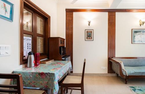 Hauz Khas Village Apartment | Blue Sky 1 Bedroom Apartment with a fort view