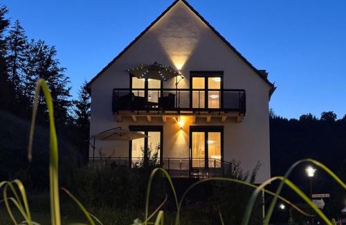 Huzenbach Apartment | Blue Sky Flat, Apartment, 73qm, 4-6 Personen, Neubau Süd-Balkon mit Lounge-Möbeln, Schwarzwald-PLUS inkl 80 Gratis-Attraktionen täglich