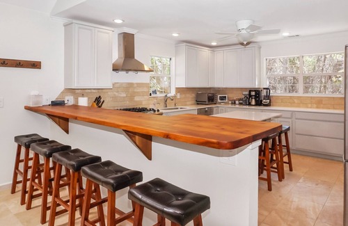 Wimberley House | Blue Spring Retreat I Hot tub, Families
