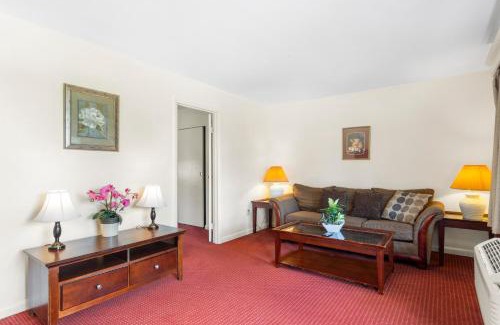 Valatie Hotel | Blue Spruce Inn & Suites