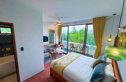 Hoi An Bed & Breakfast | Blue Tropical House Hội An