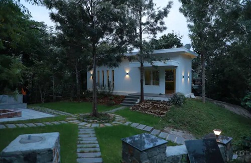 Yercaud Villa | Blue Valley Estate-Mountain View Villa-Forest home