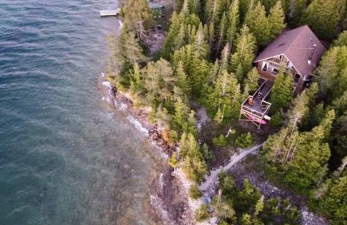 Northern Bruce Peninsula House | Blue Vista Tobermory Waterfront Cottage