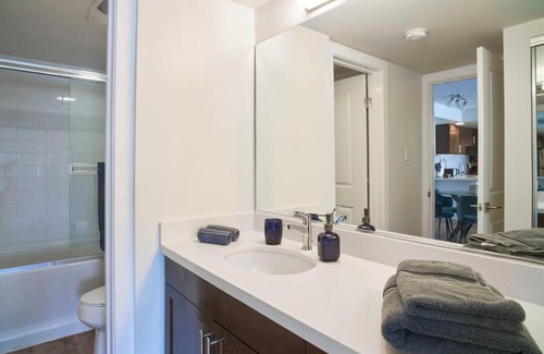 Marina Peninsula Apartment | Blue Water Views Luxury Retreat In Marina del Rey