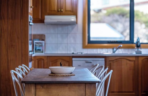 East Coast Tasmania House | Blue Waves - Freycinet