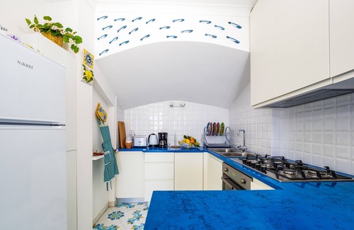 Chiesa Nuova Apartment | Blue Waves