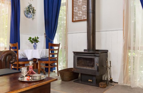 Gembrook Ski Chalet | Bluebell Cottage Gembrook - Heated Spa & Wood Fireplace